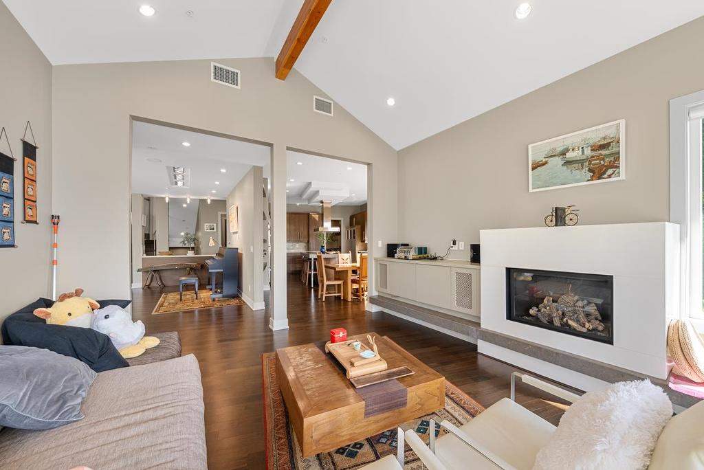 2611 Chelsea Court, West Vancouver, BC