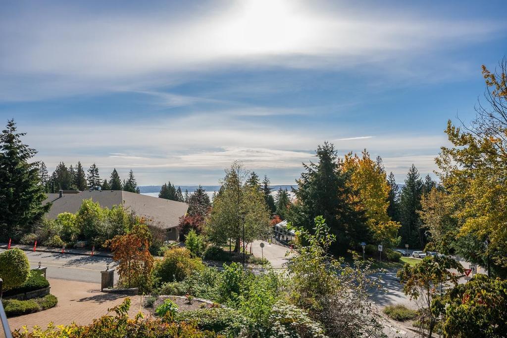 2611 Chelsea Court, West Vancouver, BC