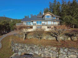 10339 Sunshine Coast Highway Halfmoon Bay, BC V7Z 1B7