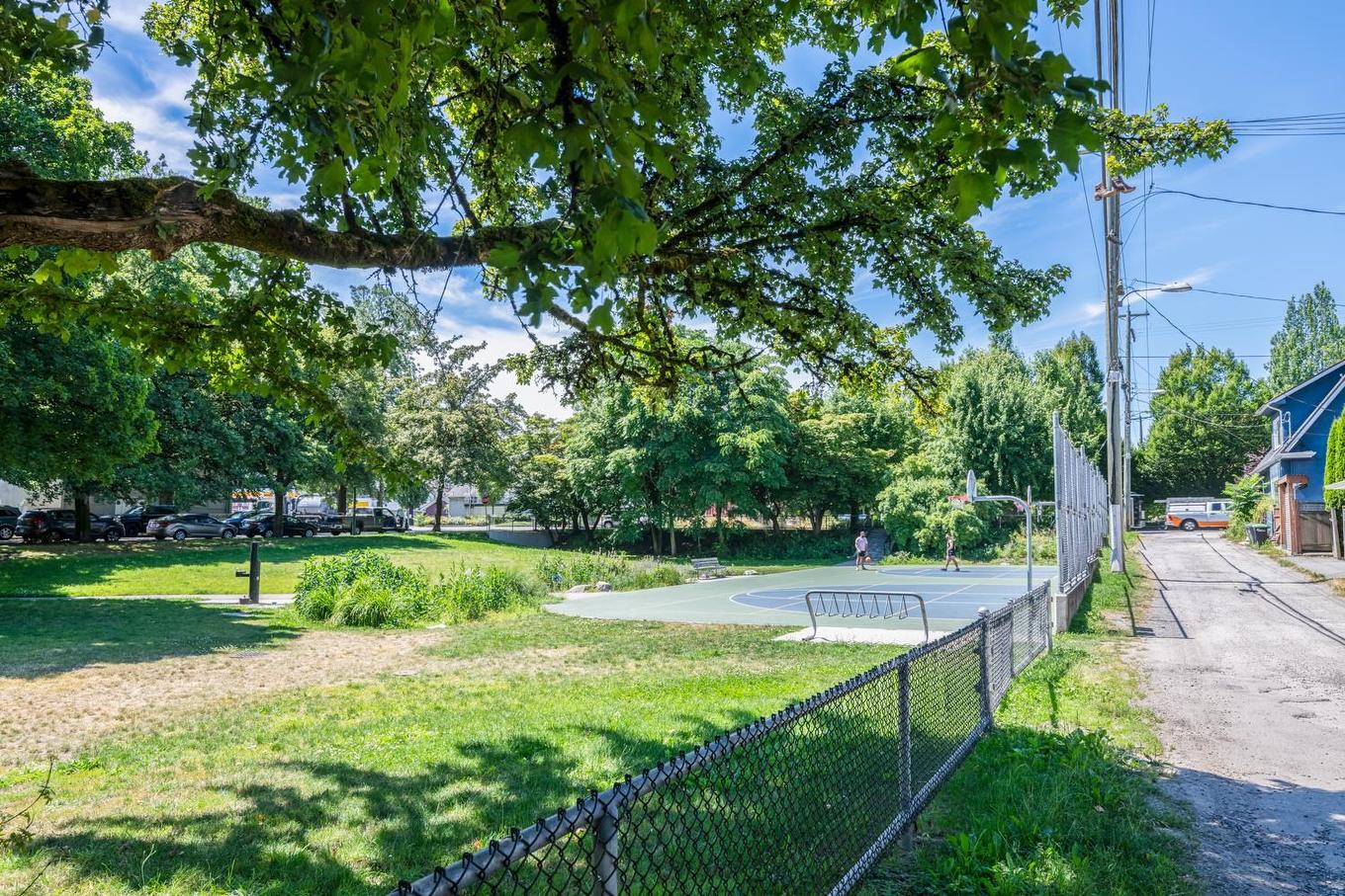 1342 10Th Avenue E, Vancouver, BC