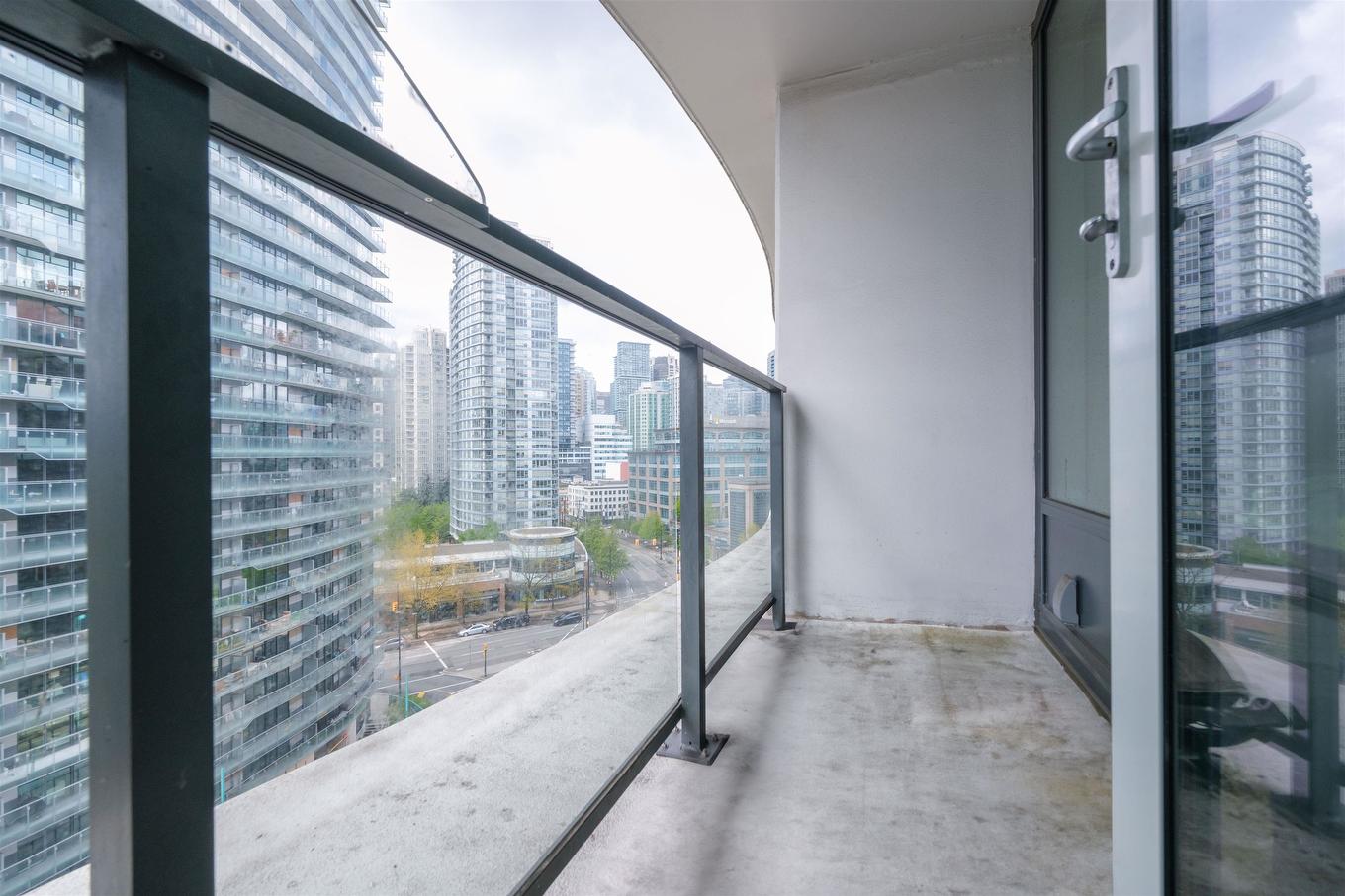 1115-68 Smithe Street, Vancouver, BC