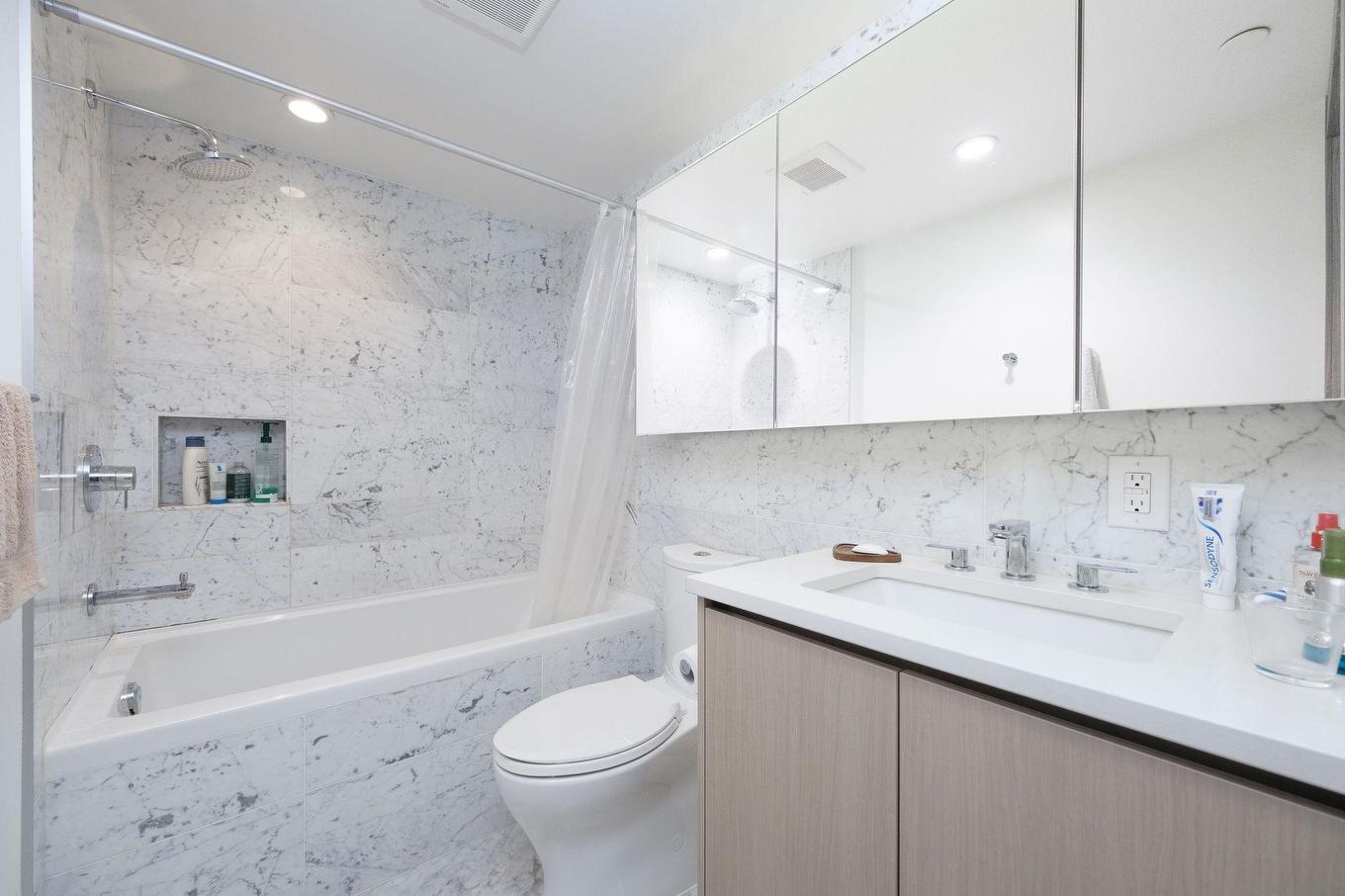 905-1768 Cook Street, Vancouver, BC