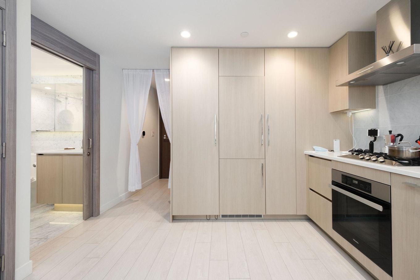 905-1768 Cook Street, Vancouver, BC