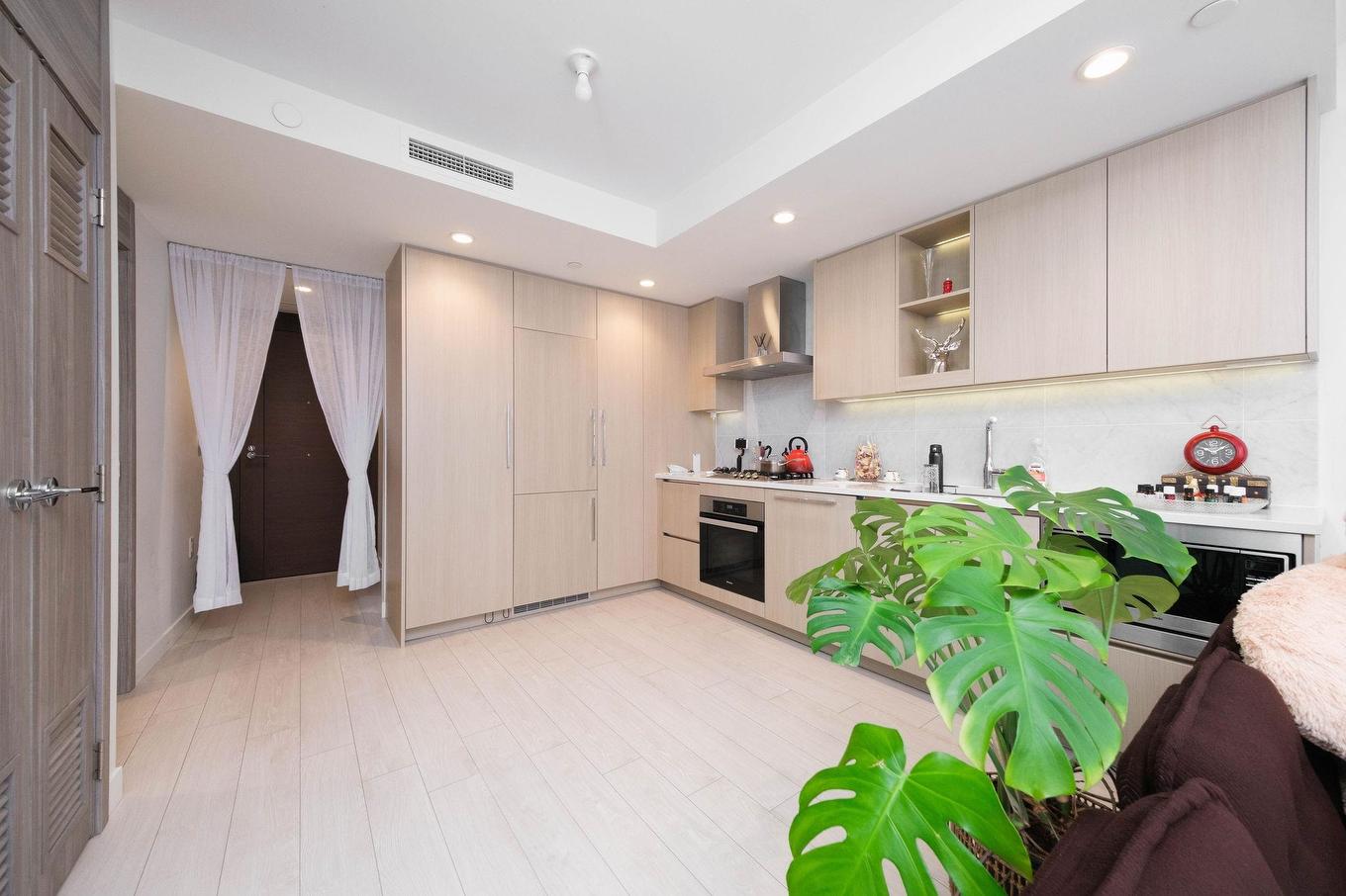 905-1768 Cook Street, Vancouver, BC