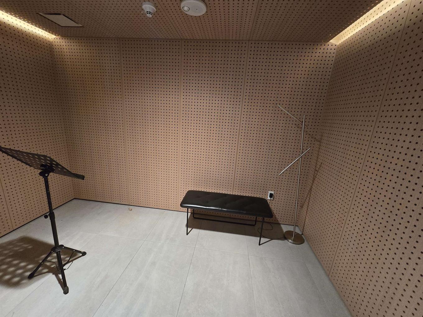 1401-5058 Joyce Street, Vancouver, BC