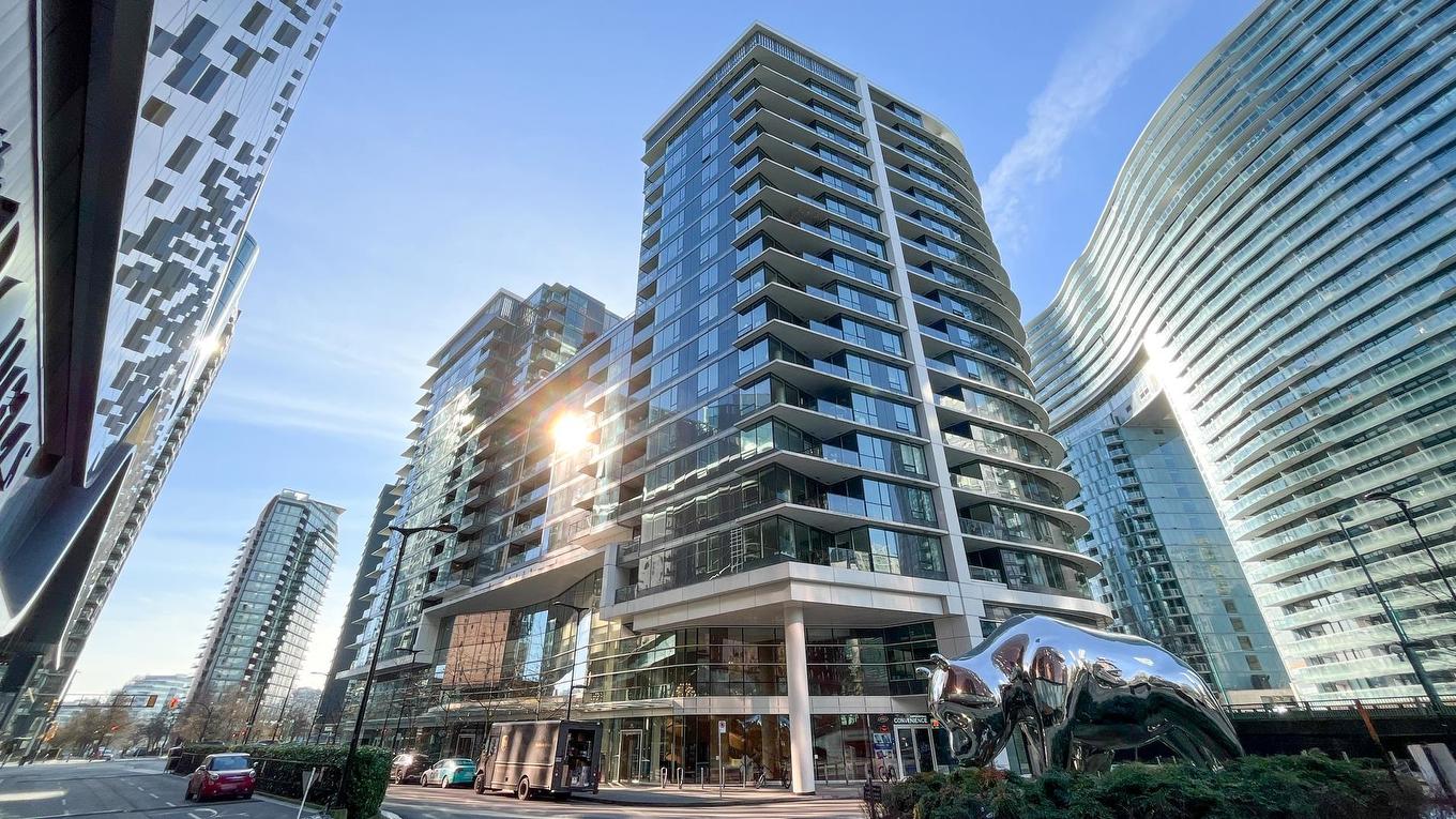 805-68 Smithe Street, Vancouver, BC