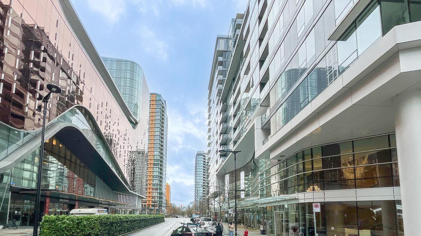 805-68 Smithe Street, Vancouver, BC