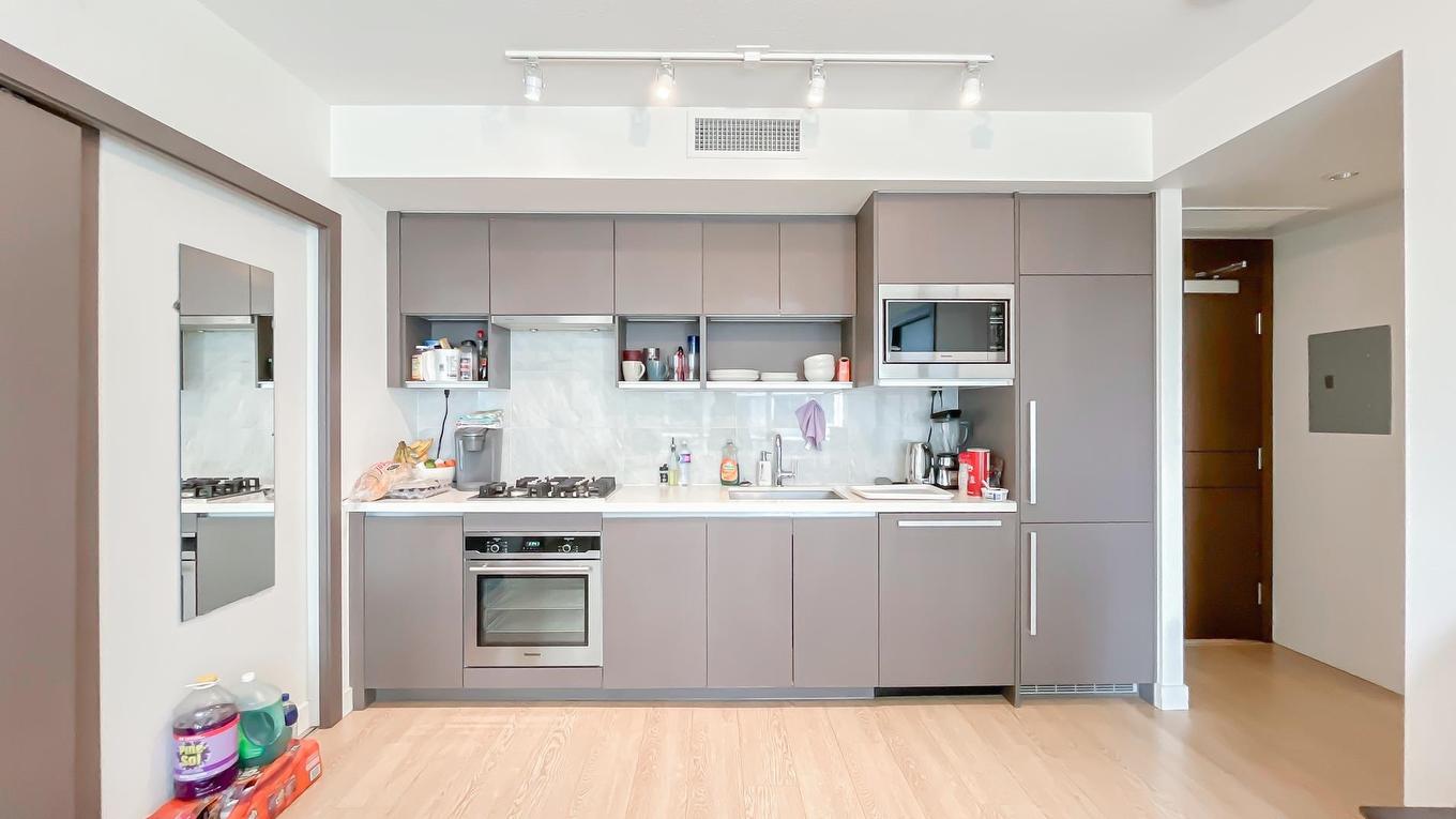 805-68 Smithe Street, Vancouver, BC