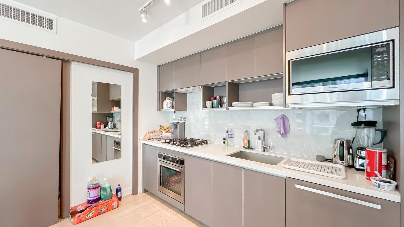 805-68 Smithe Street, Vancouver, BC