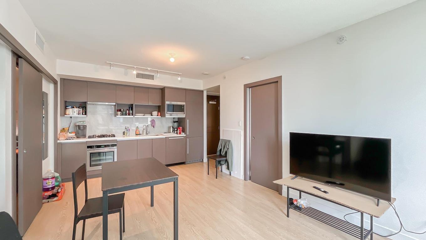 805-68 Smithe Street, Vancouver, BC