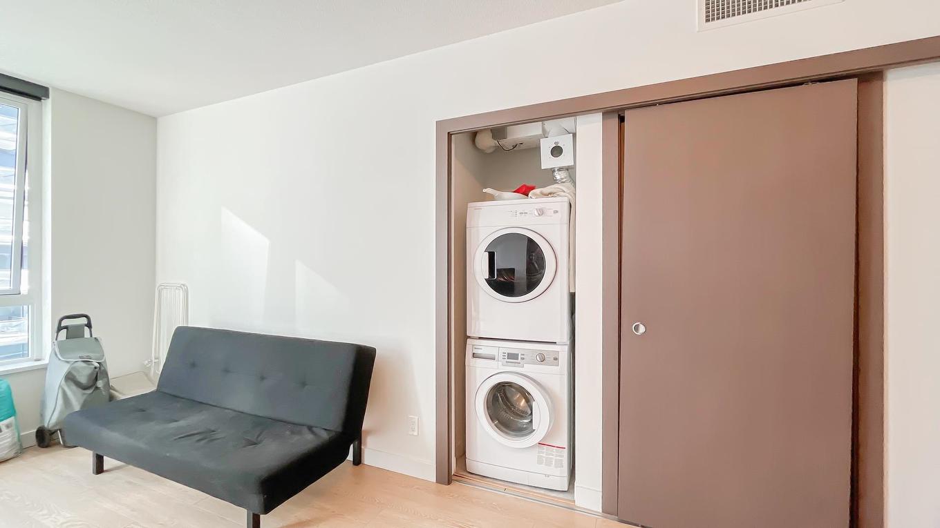 805-68 Smithe Street, Vancouver, BC