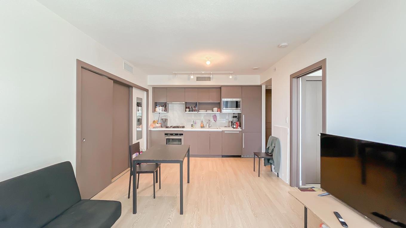 805-68 Smithe Street, Vancouver, BC