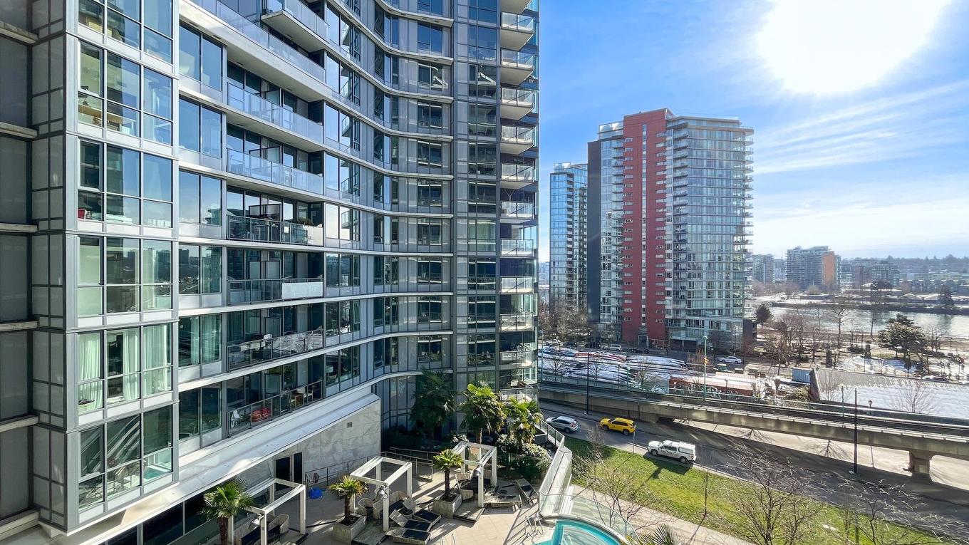 805-68 Smithe Street, Vancouver, BC