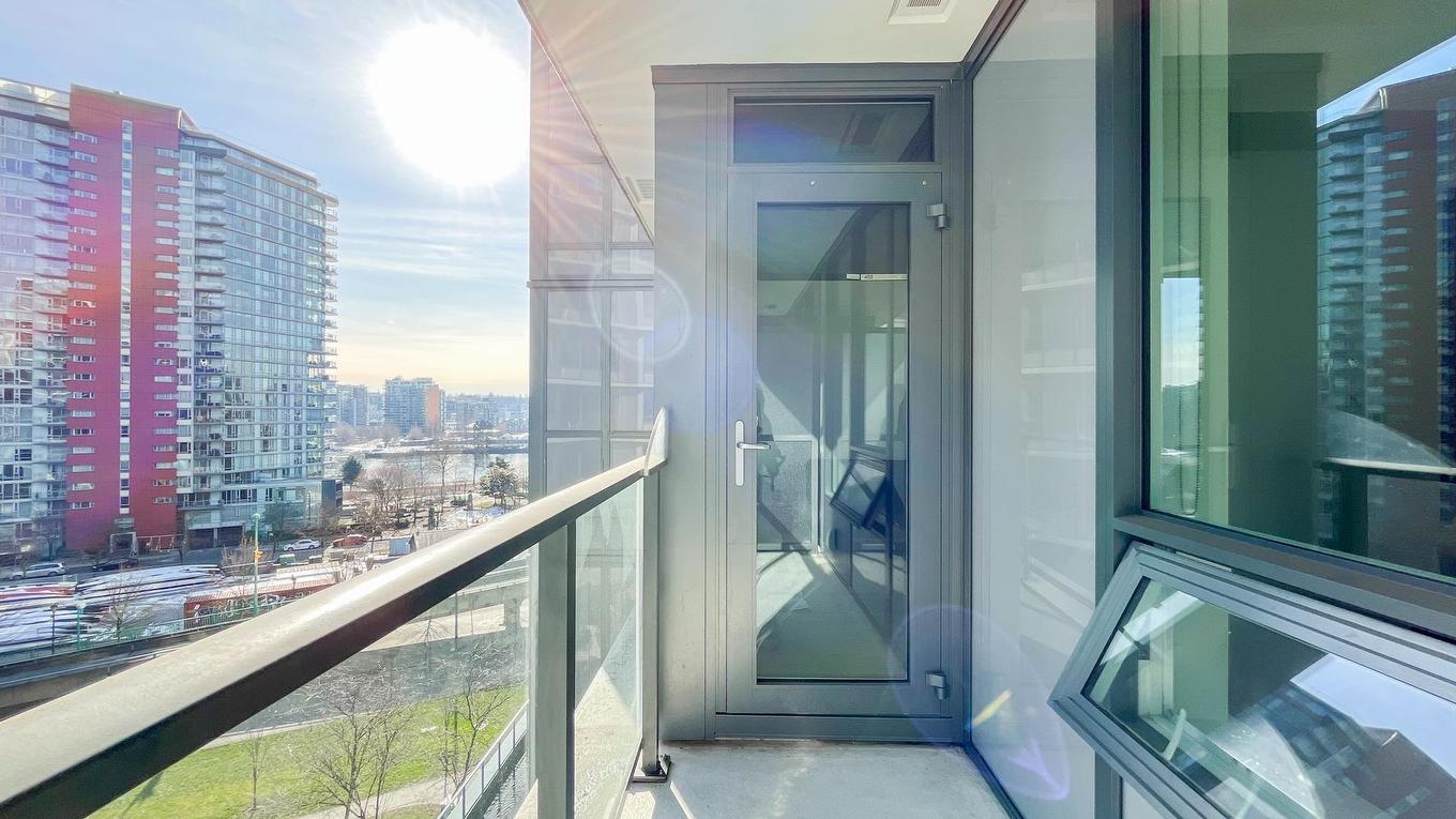 805-68 Smithe Street, Vancouver, BC