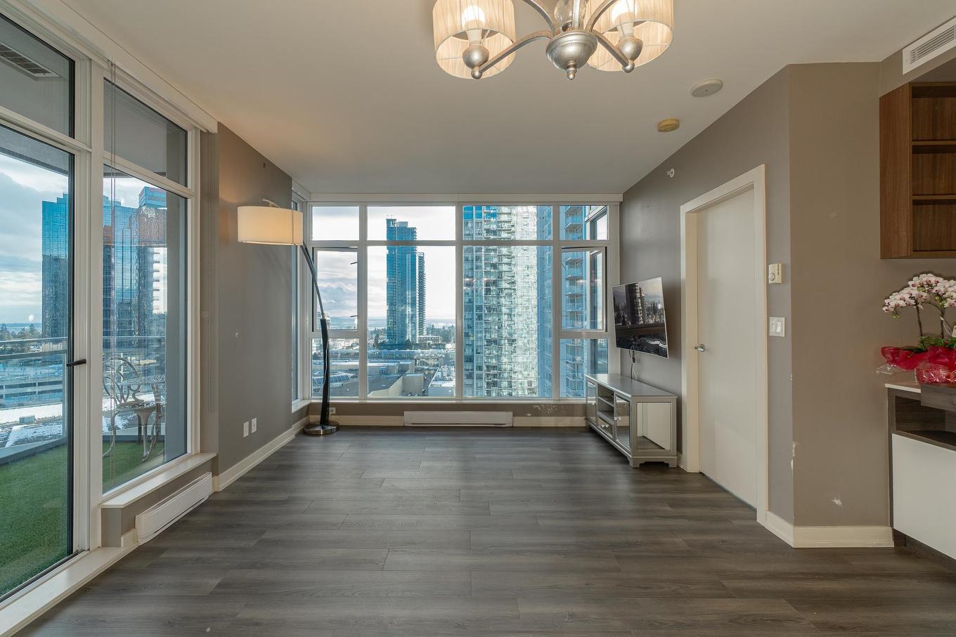 1909-4688 Kingsway, Burnaby, BC