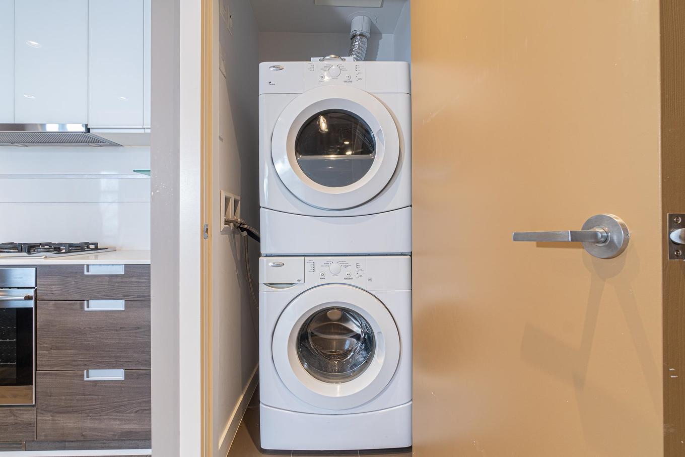 1909-4688 Kingsway, Burnaby, BC