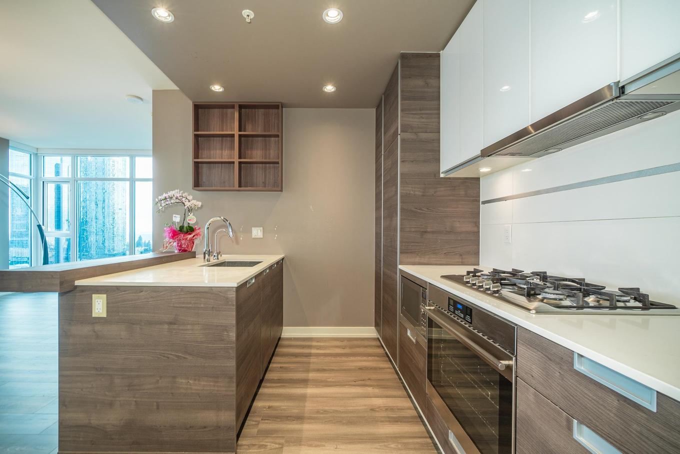 1909-4688 Kingsway, Burnaby, BC