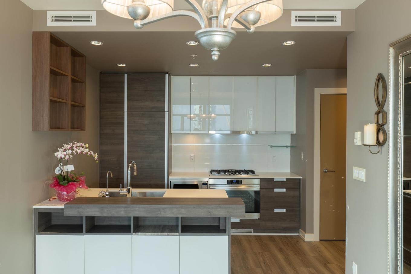 1909-4688 Kingsway, Burnaby, BC