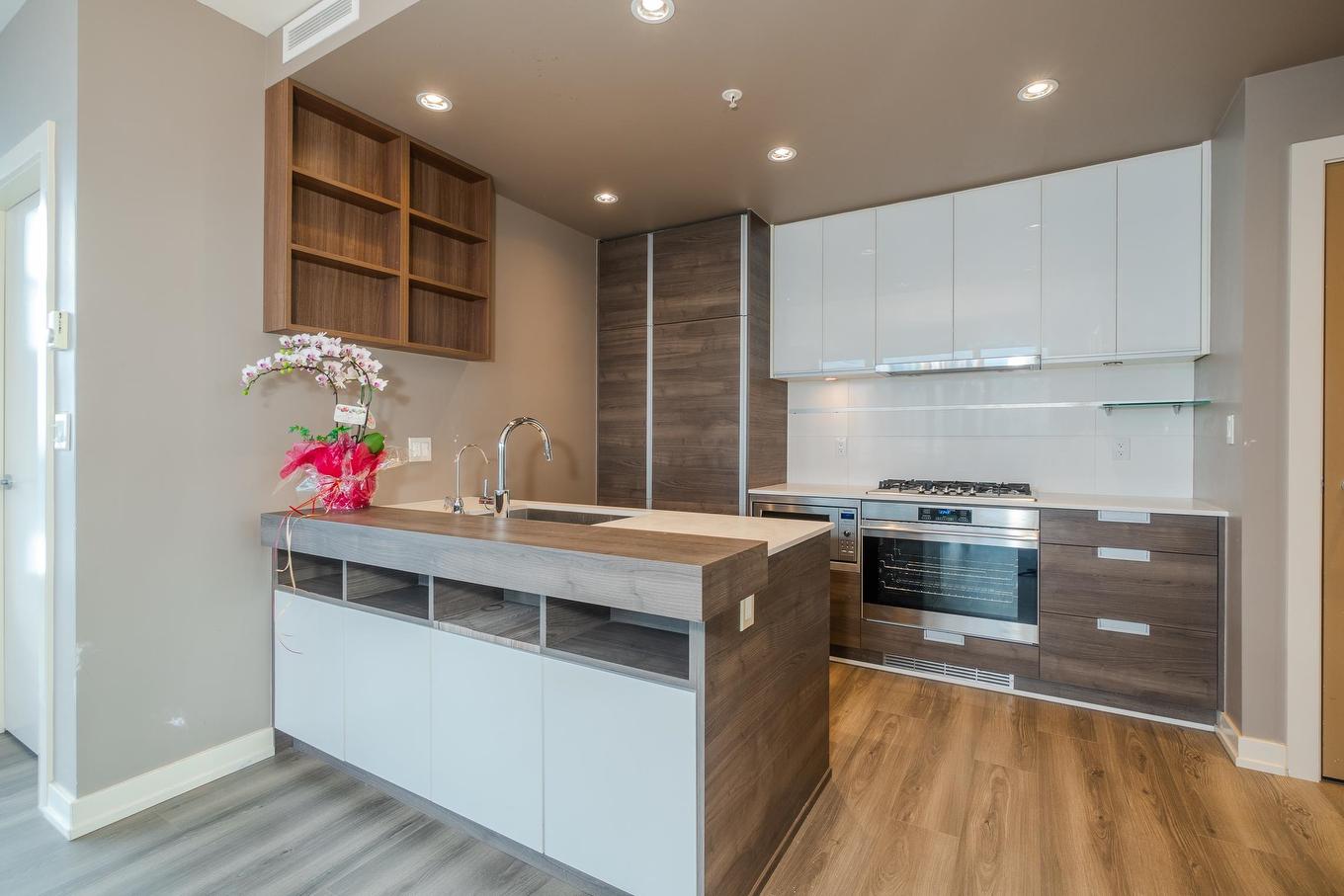 1909-4688 Kingsway, Burnaby, BC