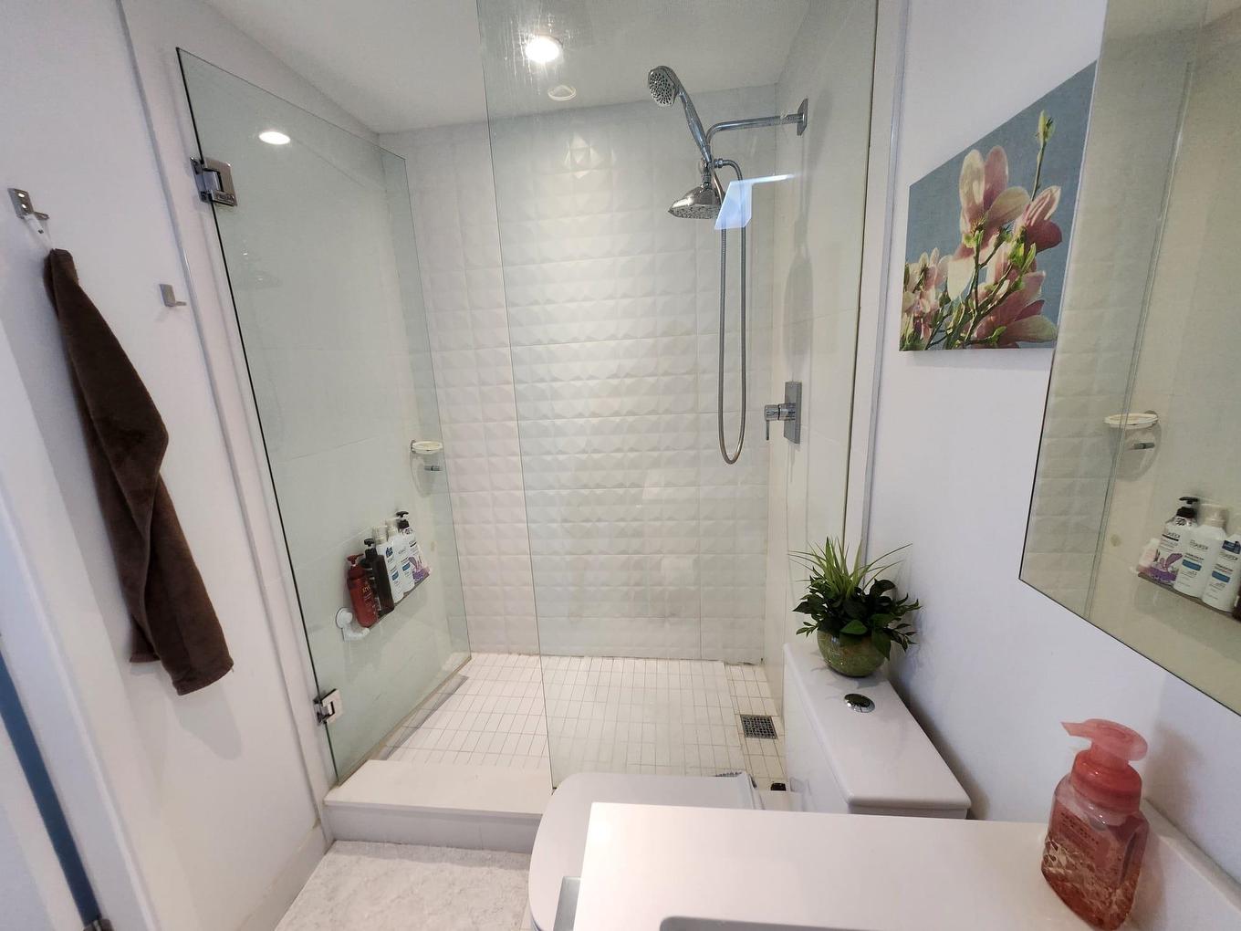 809-4638 Gladstone Street, Vancouver, BC