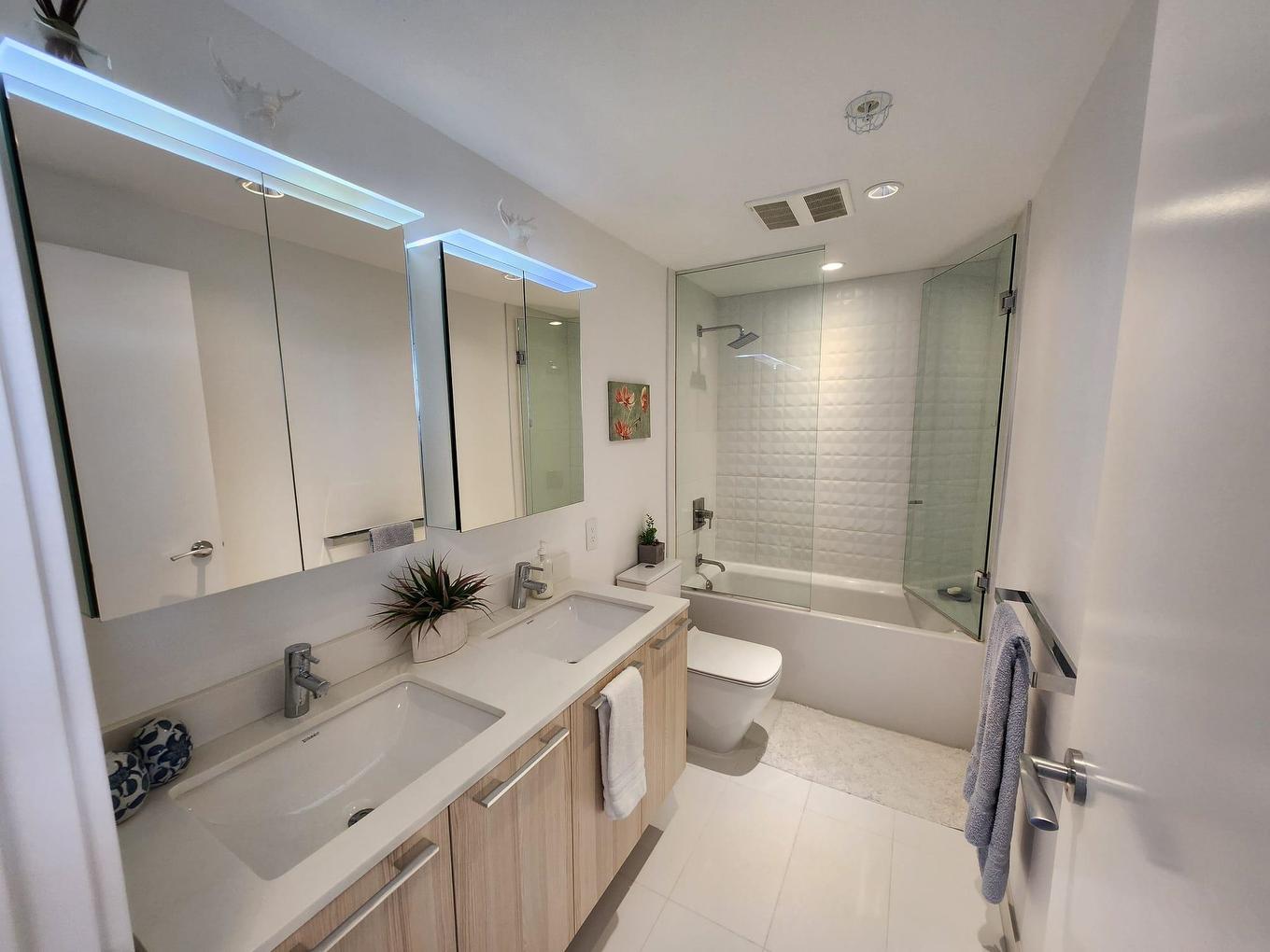 809-4638 Gladstone Street, Vancouver, BC