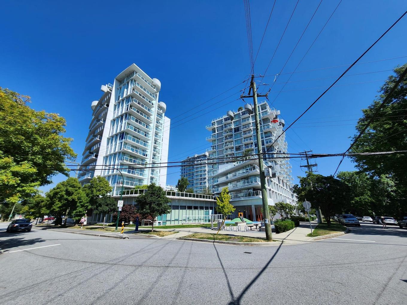 809-4638 Gladstone Street, Vancouver, BC