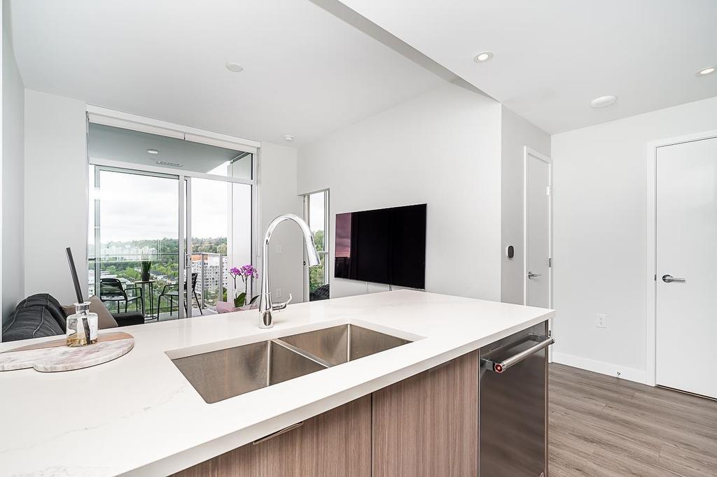 1702-3430 Kent Avenue E, Vancouver, BC