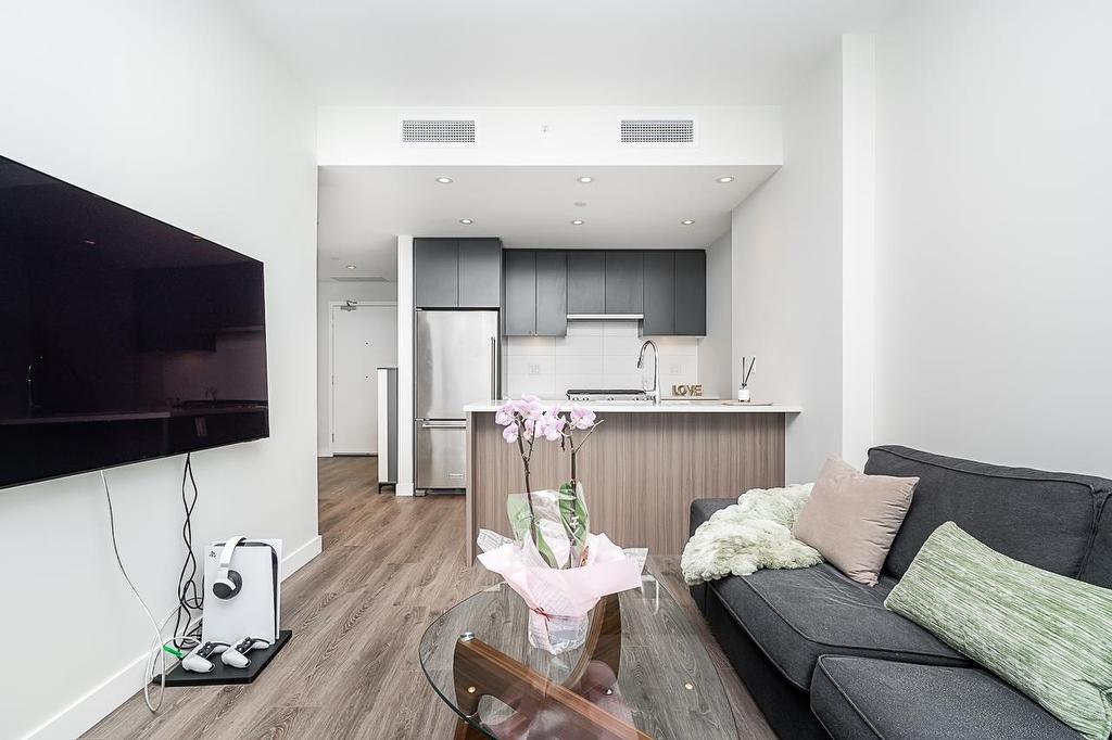 1702-3430 Kent Avenue E, Vancouver, BC