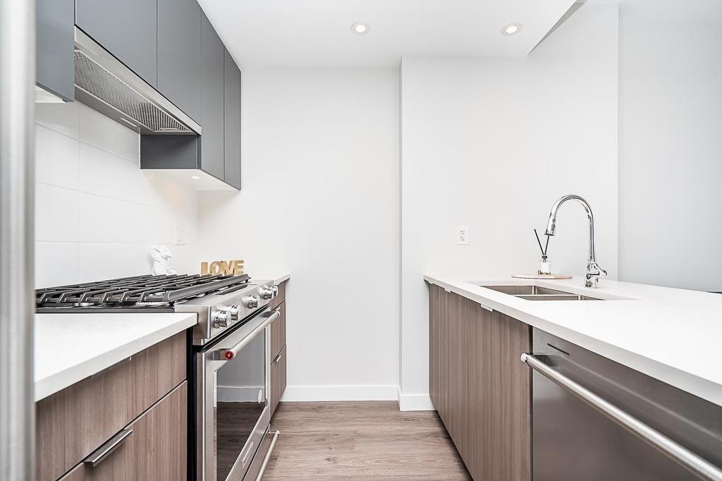 1702-3430 Kent Avenue E, Vancouver, BC