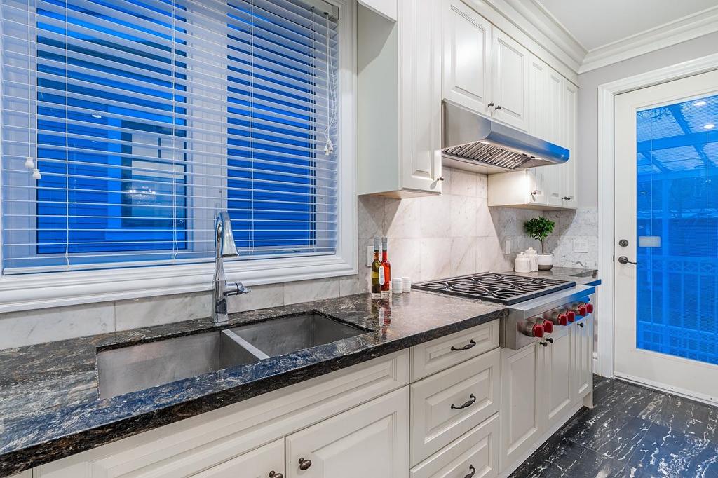 3741 37Th Avenue W, Vancouver, BC