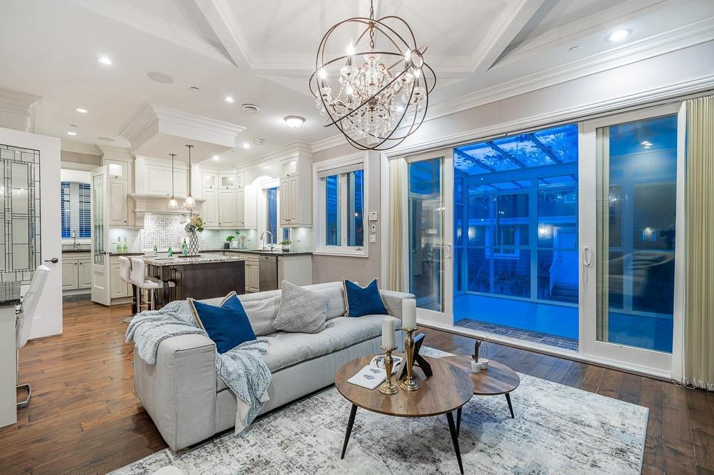 3741 37Th Avenue W, Vancouver, BC