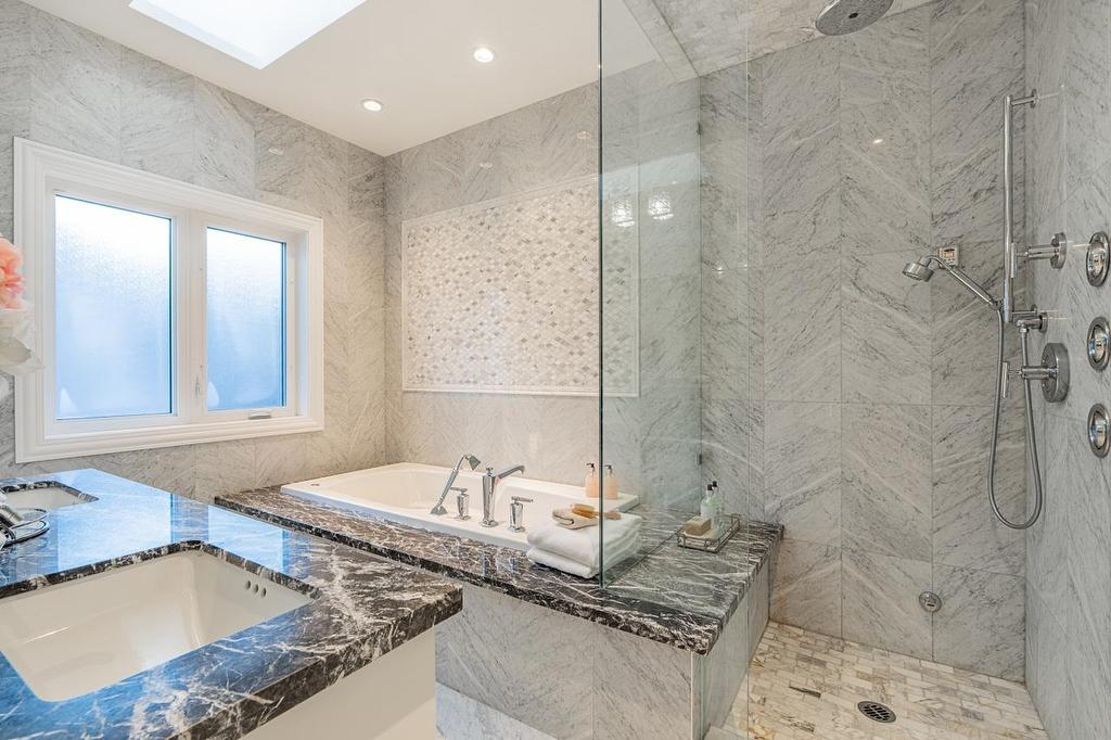 3741 37Th Avenue W, Vancouver, BC