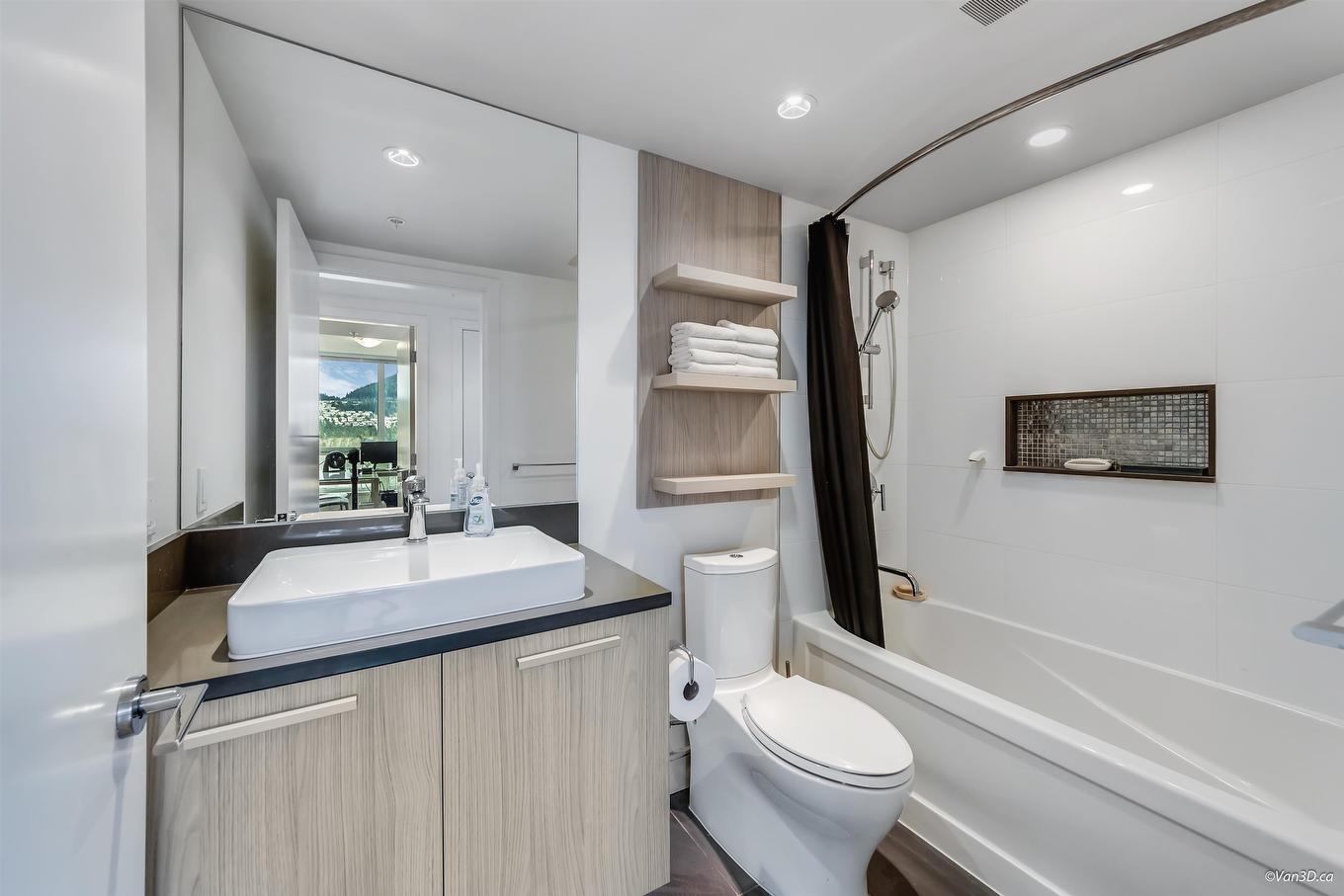 2208-3007 Glen Drive, Coquitlam, BC