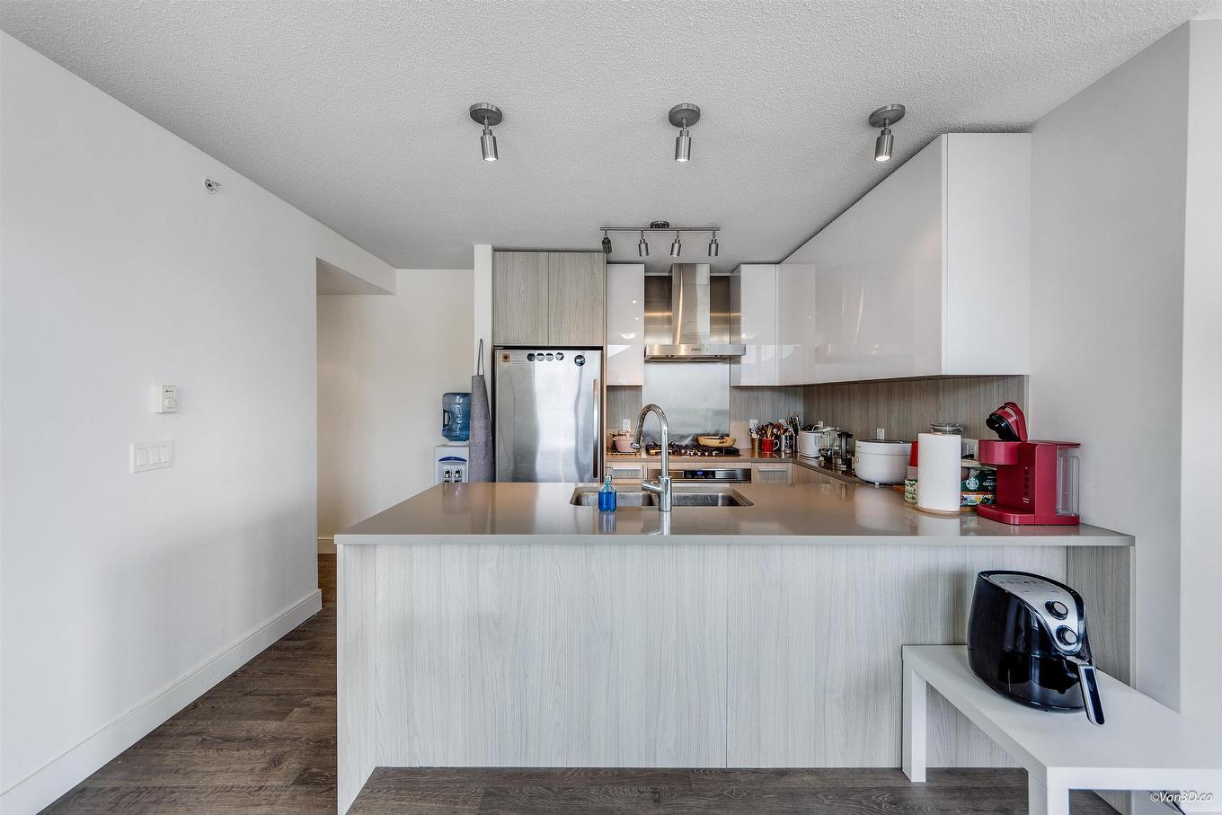 2208-3007 Glen Drive, Coquitlam, BC