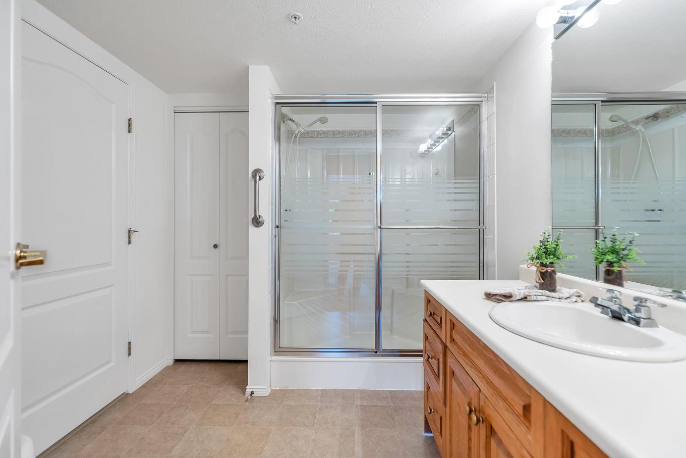 210-9260 No.2 Road, Richmond, BC