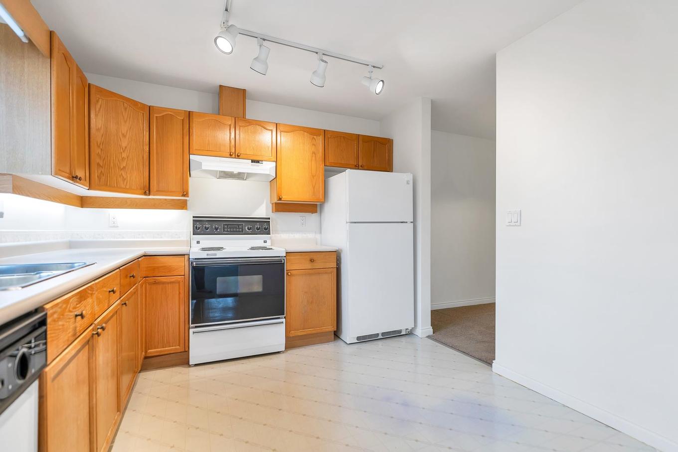 210-9260 No.2 Road, Richmond, BC