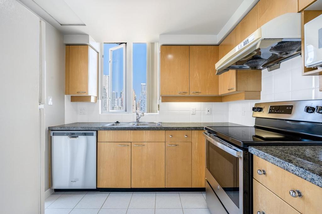 1901-1201 Marinaside Crescent, Vancouver, BC