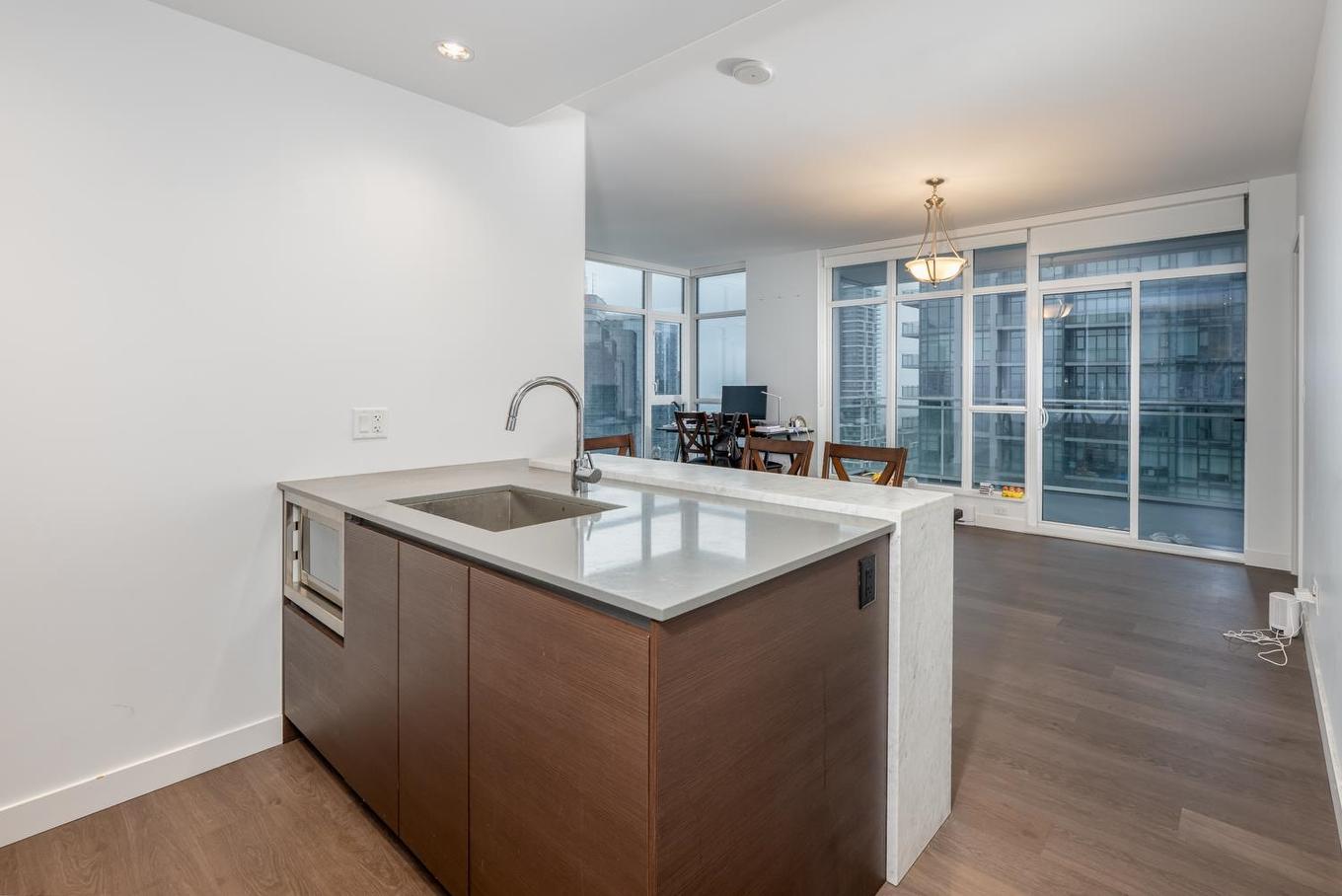 3202-4670 Assembly Way, Burnaby, BC