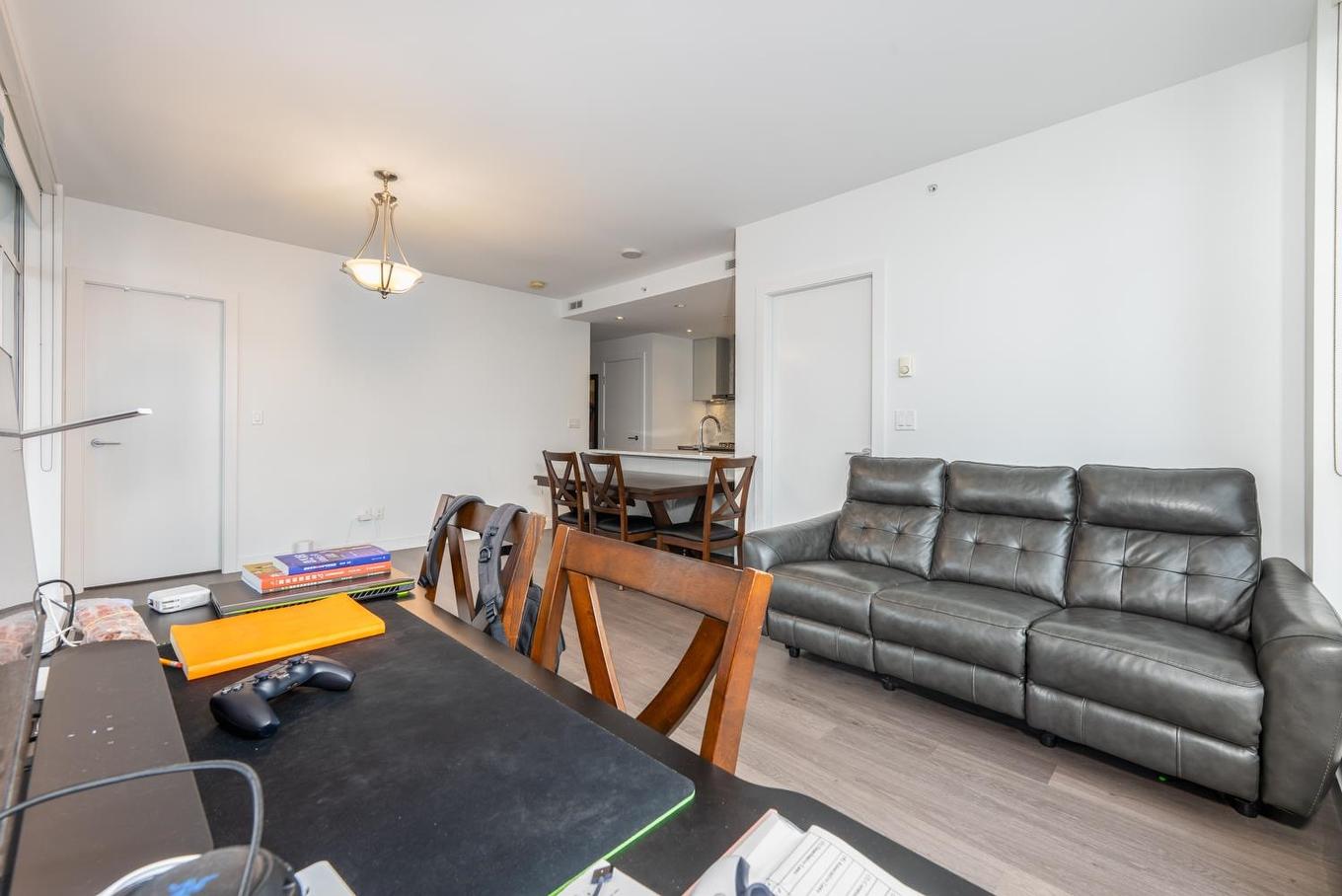 3202-4670 Assembly Way, Burnaby, BC