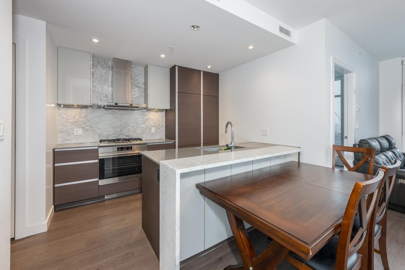 3202-4670 Assembly Way, Burnaby, BC