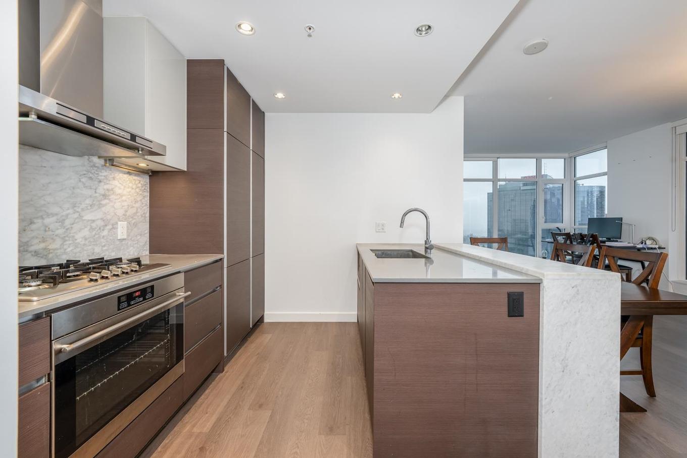 3202-4670 Assembly Way, Burnaby, BC