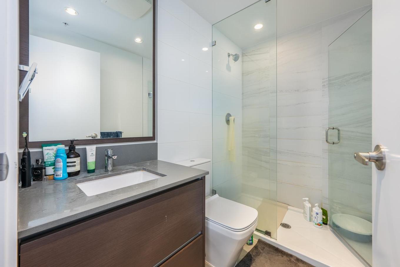 3202-4670 Assembly Way, Burnaby, BC