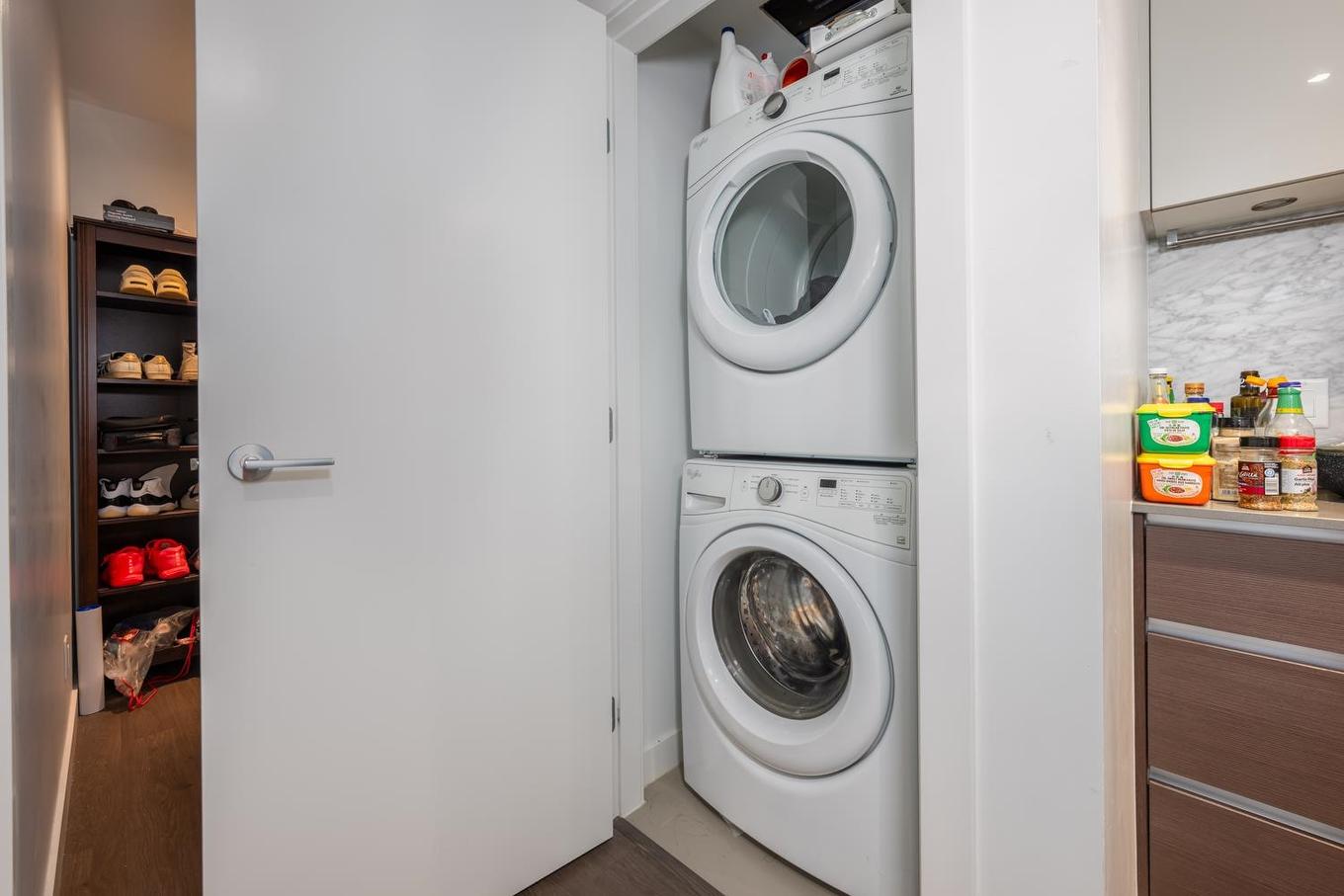 3202-4670 Assembly Way, Burnaby, BC