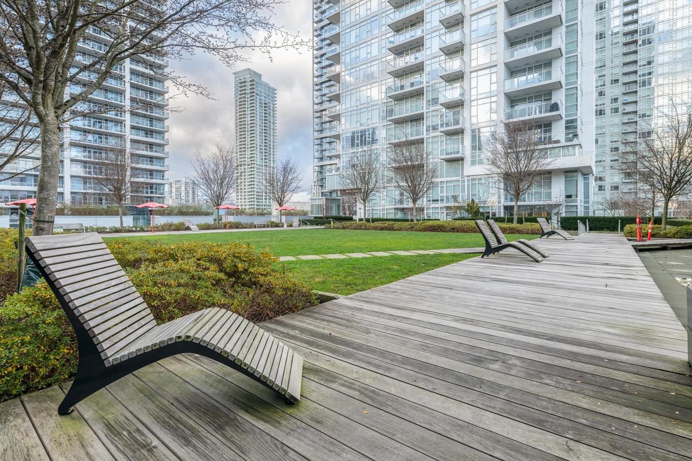 3202-4670 Assembly Way, Burnaby, BC