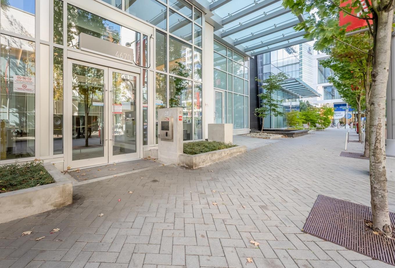 3202-4670 Assembly Way, Burnaby, BC