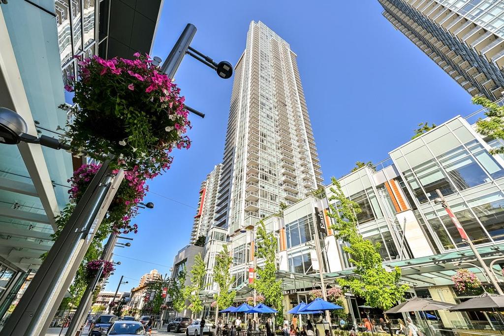 3202-4670 Assembly Way, Burnaby, BC