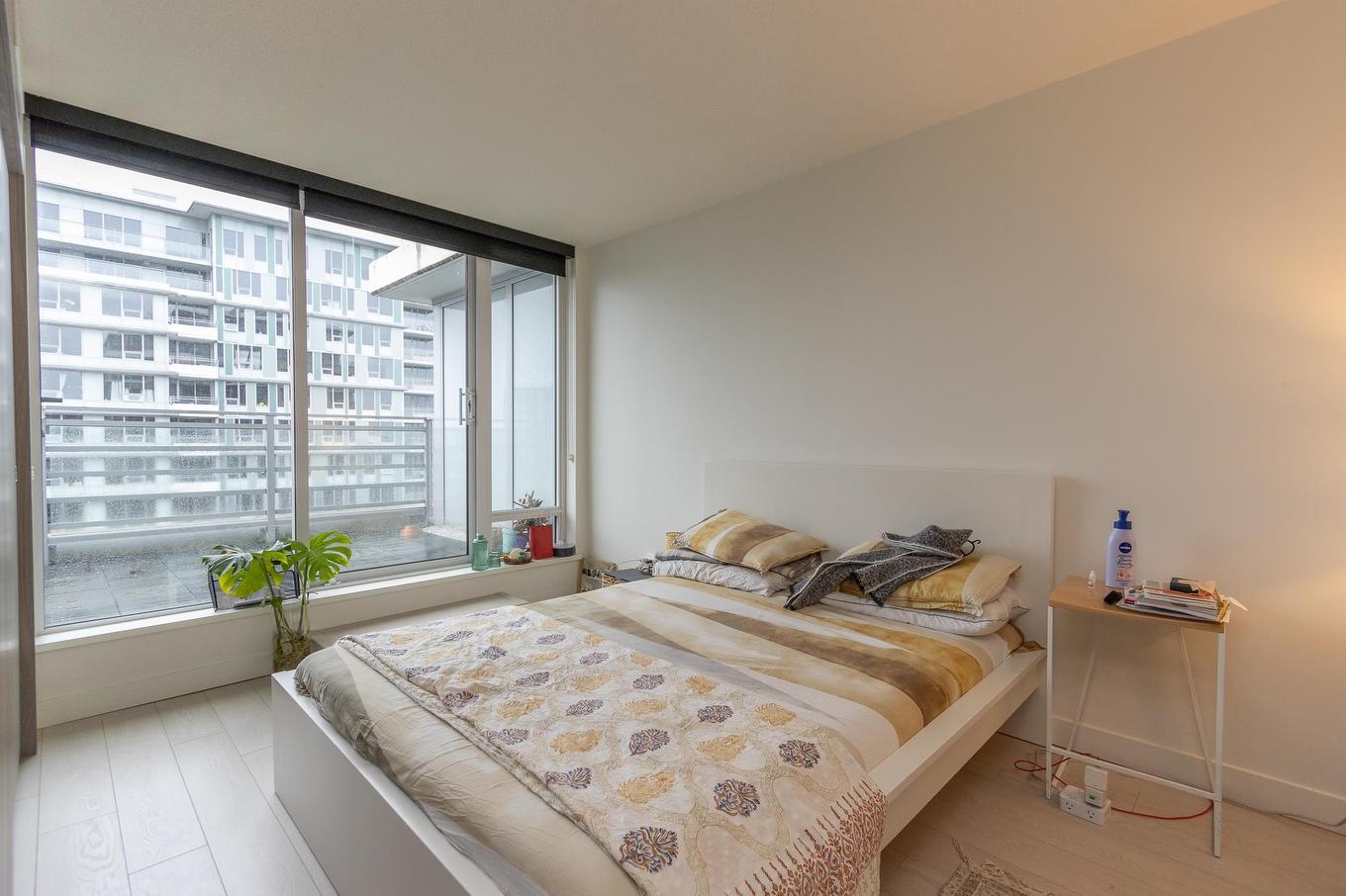 1210-8800 Hazelbridge Way, Richmond, BC