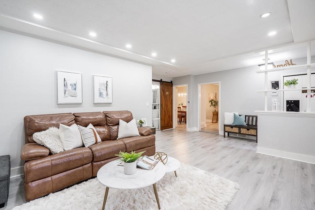 1050 Como Lake Avenue, Coquitlam, BC