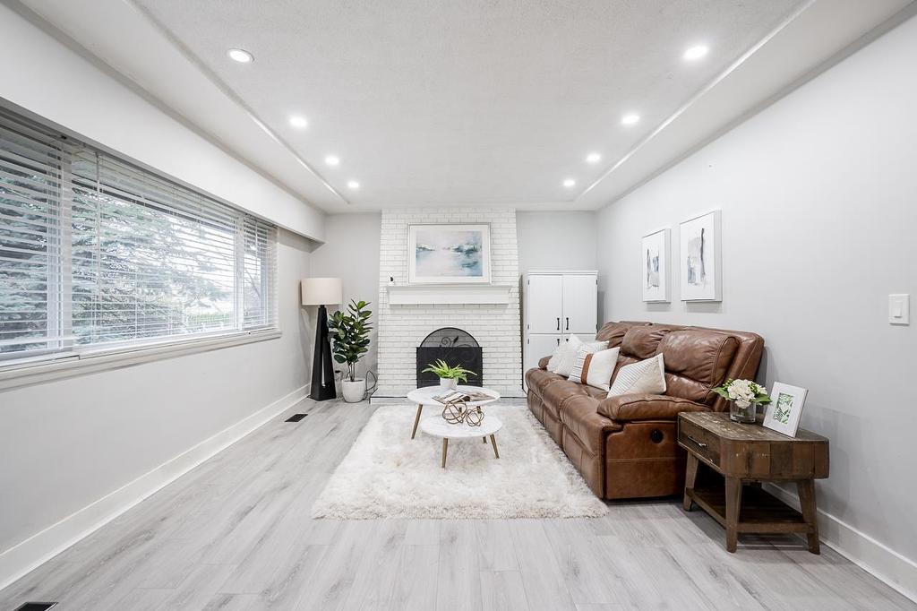 1050 Como Lake Avenue, Coquitlam, BC