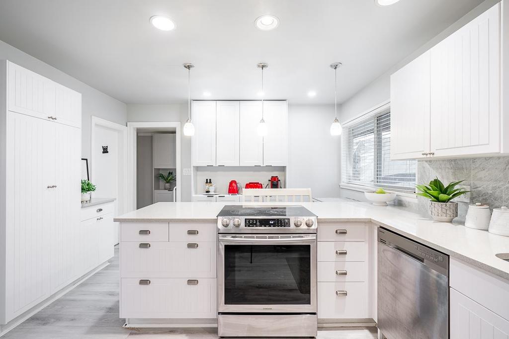 1050 Como Lake Avenue, Coquitlam, BC